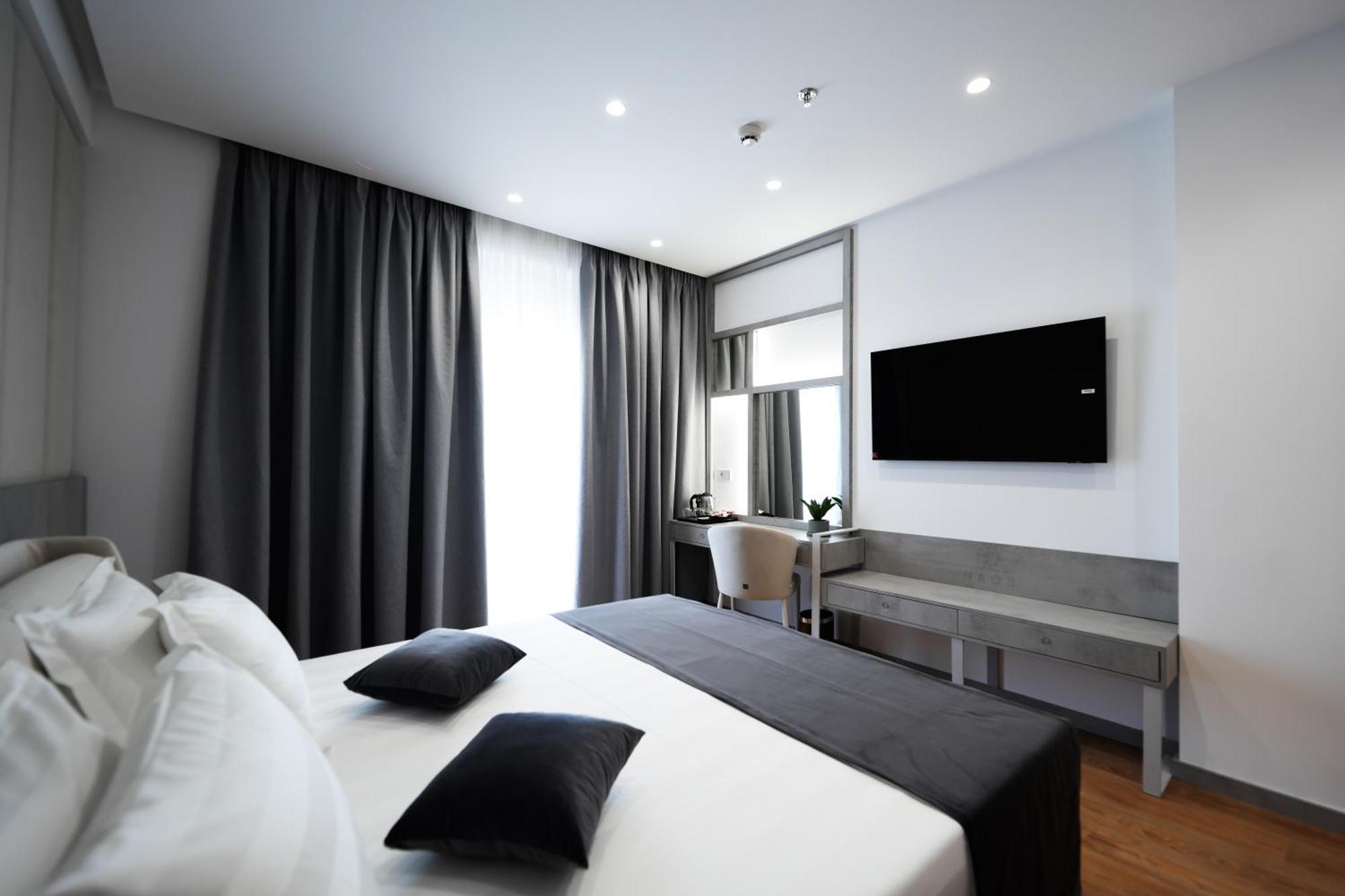Hotel Naos Luxury