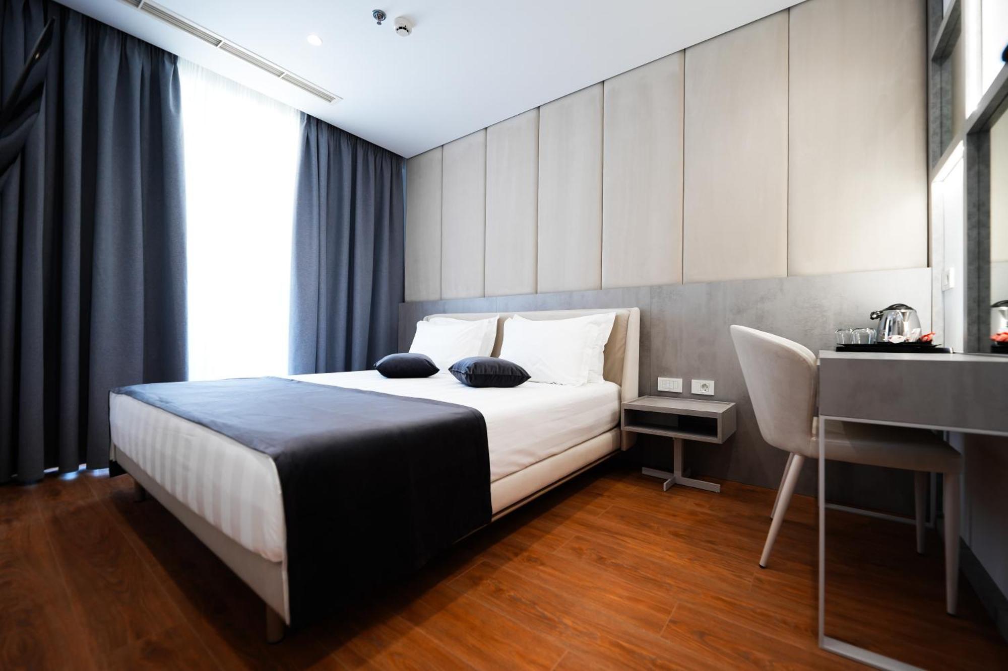 Hotel Naos Luxury