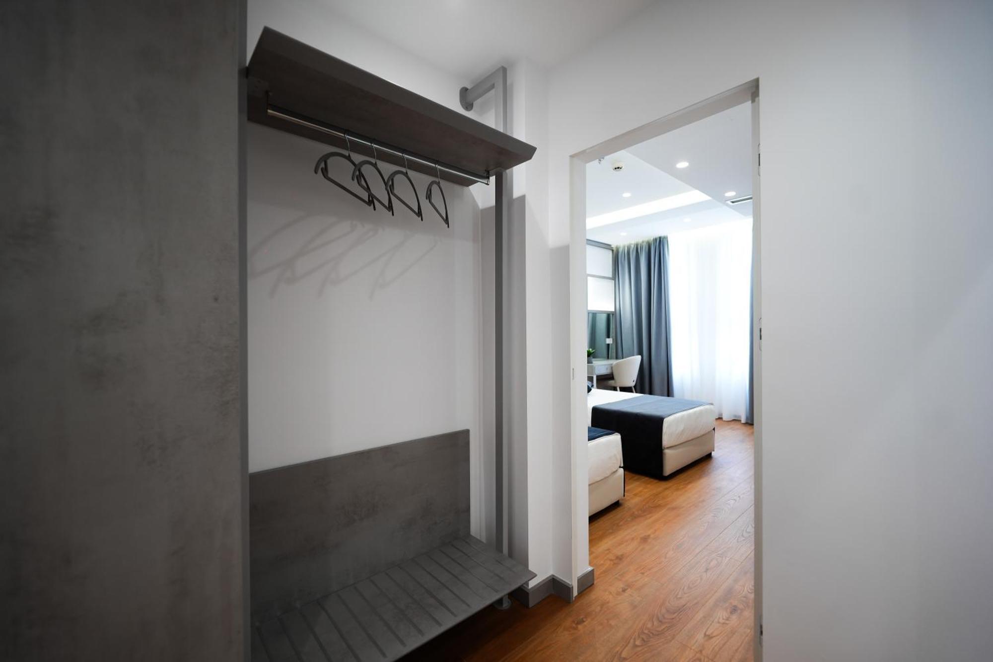 Naos Luxury Hotel *