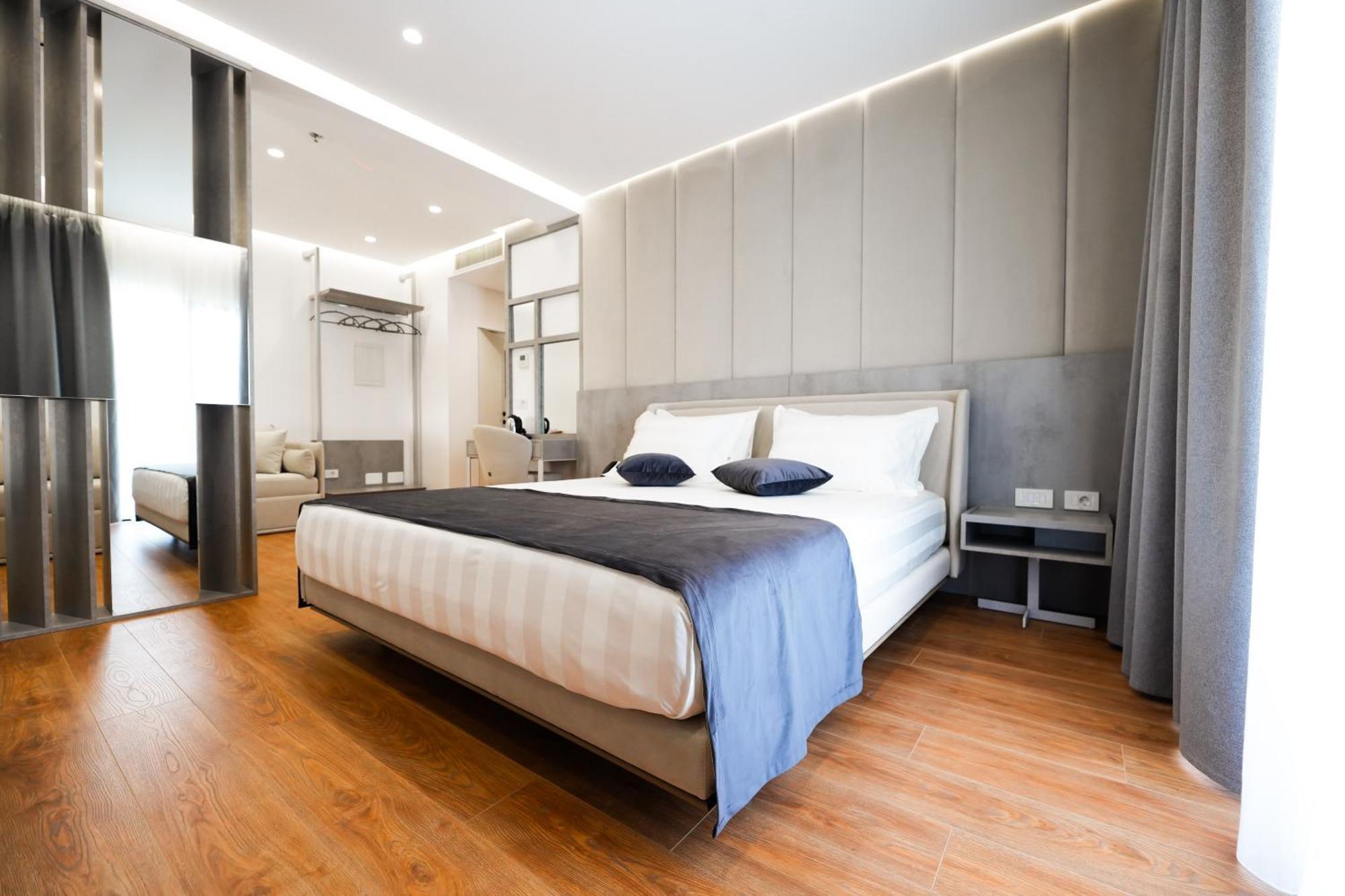Naos Luxury Hotel *